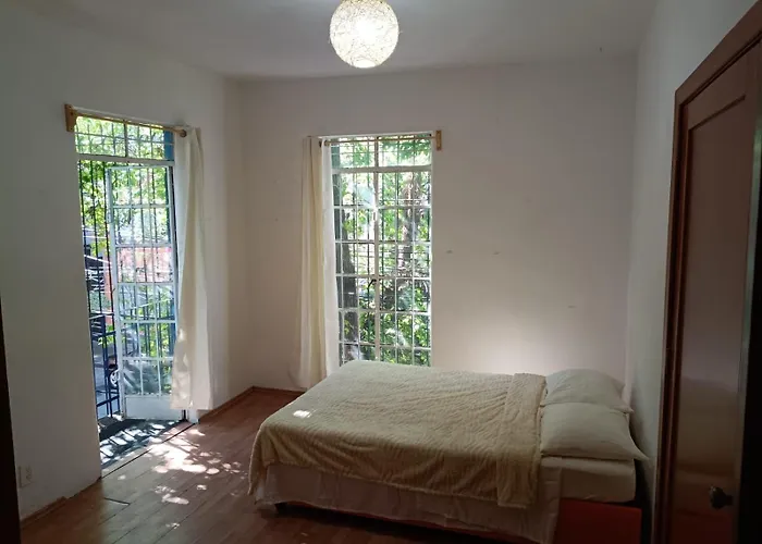 Casa Santy Condesa Homestay *